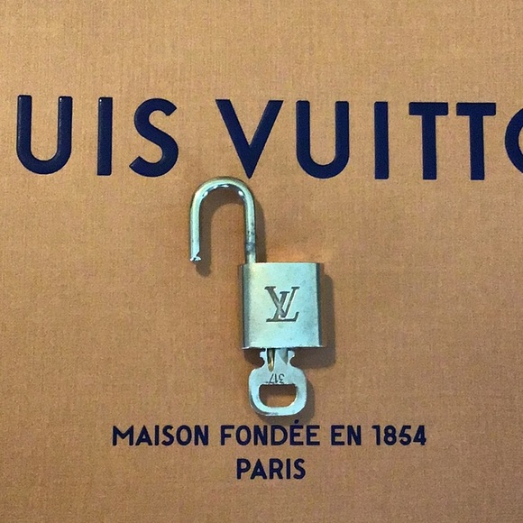 Louis Vuitton Lock & Key N. 317 - Picture 4 of 4